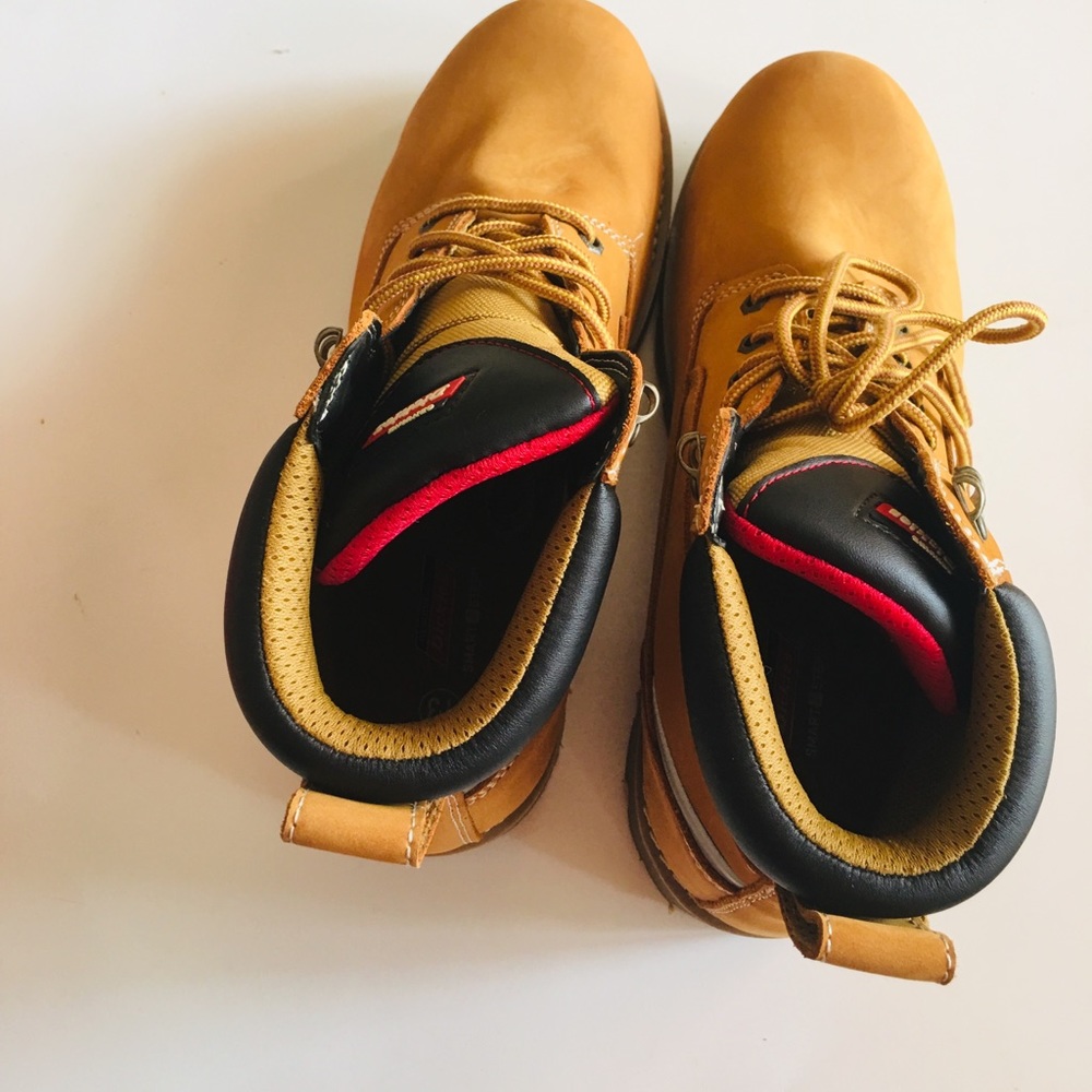 Dickies Maxx Men’s Wheat Boots size 13 NWT